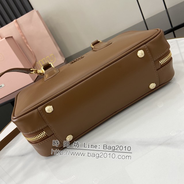 miumiu專櫃繆繆最新款Arcadie牛皮革中號保齡球手提包斜挎包 jh2319型號：5BB148
